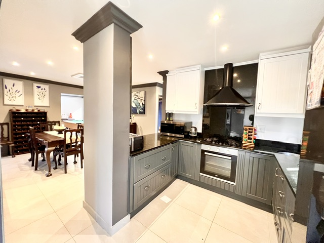 3 Bedroom Property for Sale in Plattekloof Glen Western Cape